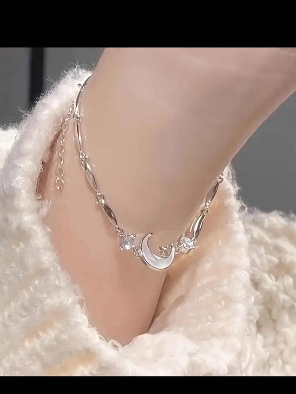 2/10🍀 Elegant Crescent 🌙 Charm Bracelet